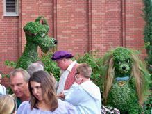 lady and the Tramp topiary in the Italy pavilion at Epcot