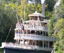 The Liberty Belle on th Rivers of America