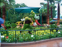 Goofy topiary located on path connecting the World Showcase with the Imagination pavilion